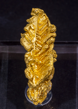 Gold (spinel twin). Front