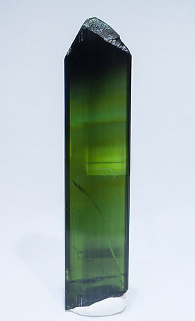 Elbaite (variety verdelite). Rear