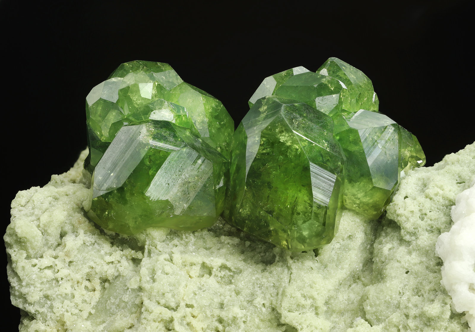 specimens/s_imagesAL7/Andradite_demantoid-MA27AL7_0877_d.jpg