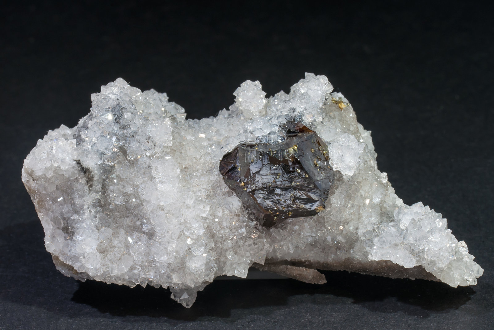 specimens/s_imagesAL7/Sphalerite-NM27AL7s.jpg