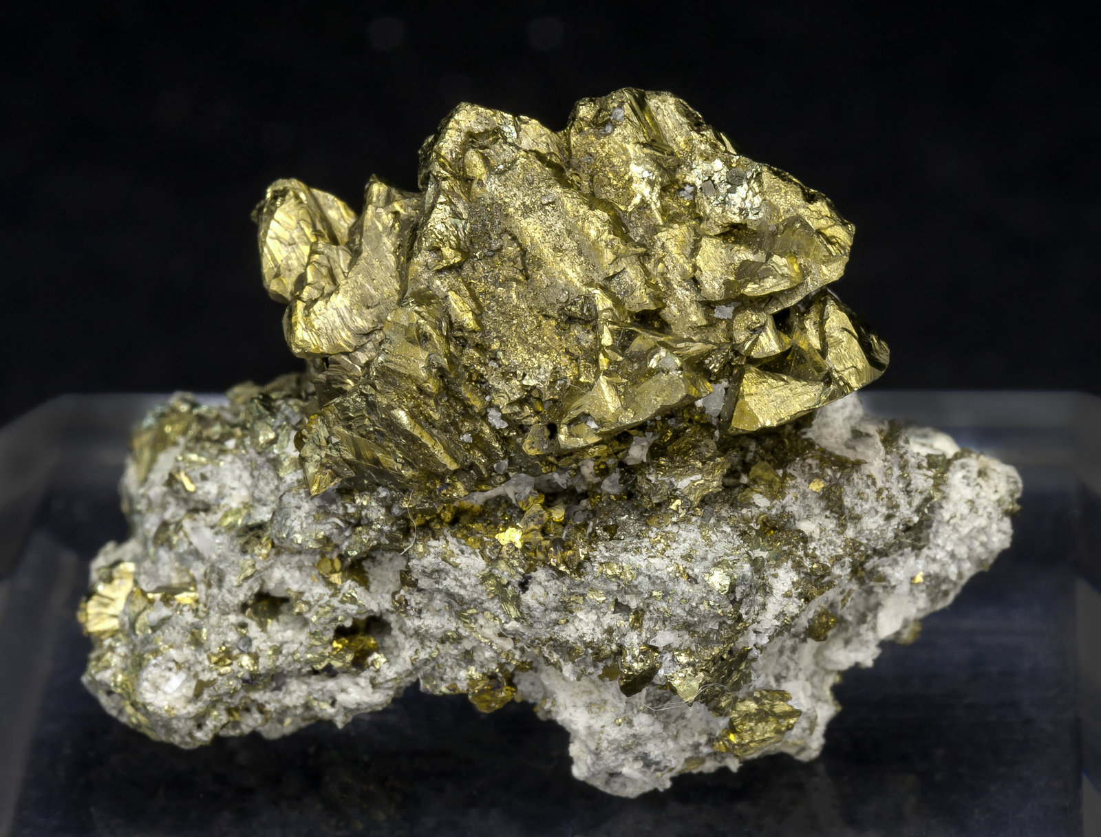 specimens/s_imagesAL8/Chalcopyrite-CB14AL8r.jpg