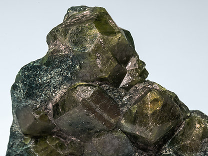 Chrysoberyl (variety alexandrite) with Phlogopite. Detail - Halogen light