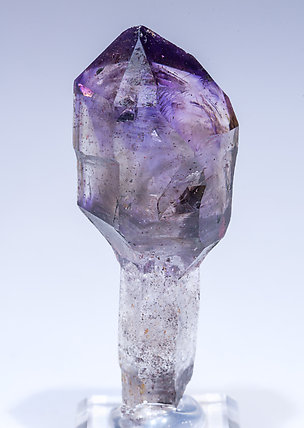 Quartz scepter (variety amethyst). Rear