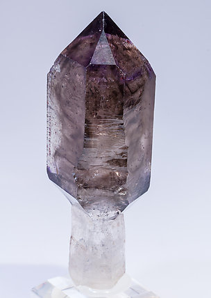 Quartz scepter (variety smoky and amethyst). Rear