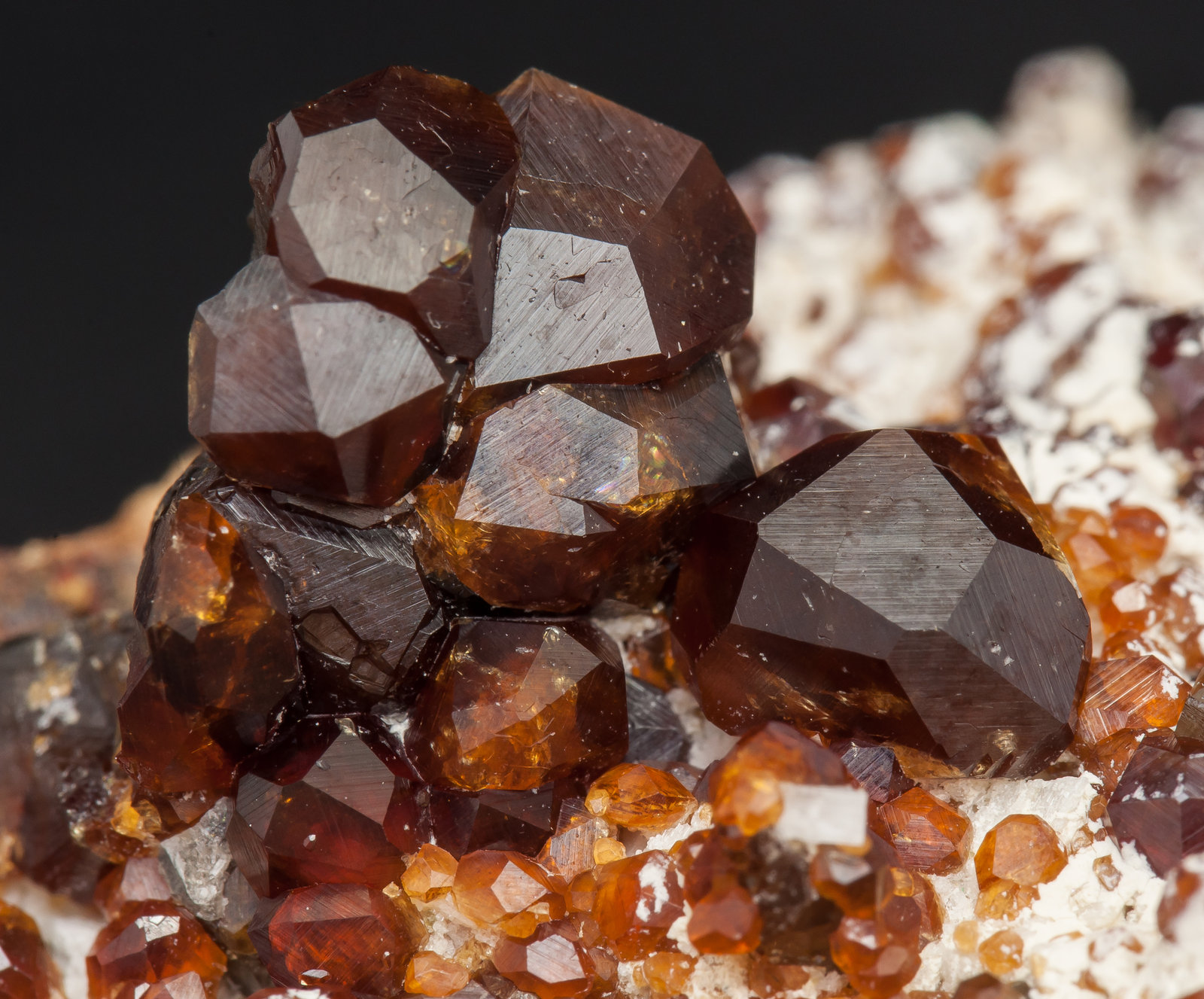 specimens/s_imagesAL8/Spessartine-TA67AL8d2.jpg