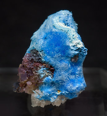 Carbonatecyanotrichite with Calcite and Fluorite. Rear