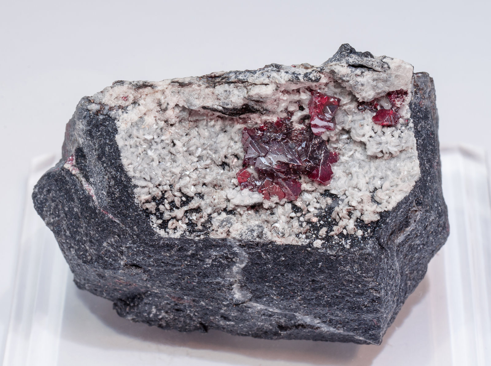 specimens/s_imagesAL9/Cinnabar-NA94AL9f.jpg