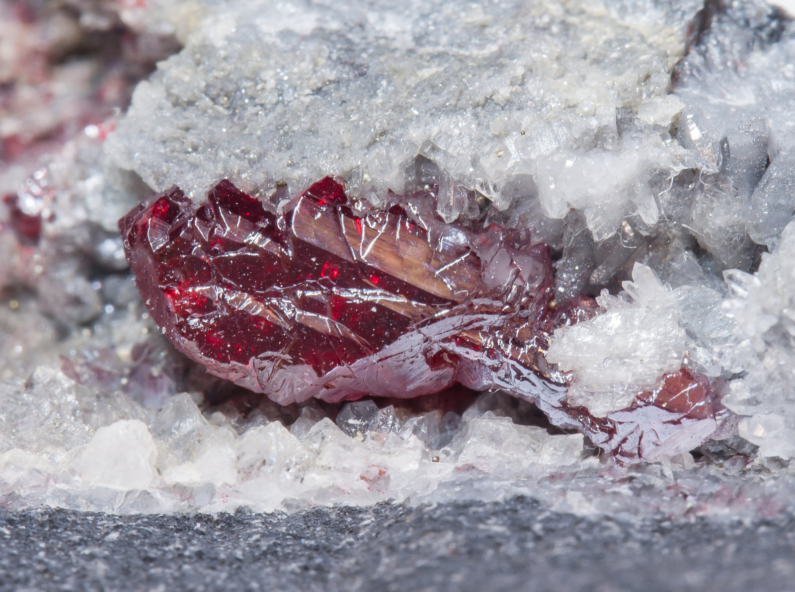 specimens/s_imagesAL9/Cinnabar-NA96AL9d.jpg