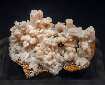 Tarbuttite. 