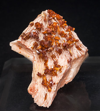 Vanadinite with Baryte. 