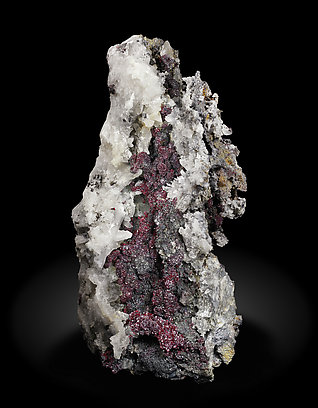 Proustite with Silver, Acanthite and Quartz. Front / Photo: Joaquim Calln