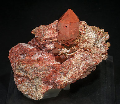 Quartz (variety jacinto de compostela). 