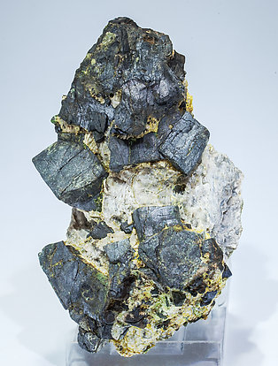Ullmannita (arsenical) con Calcita. 