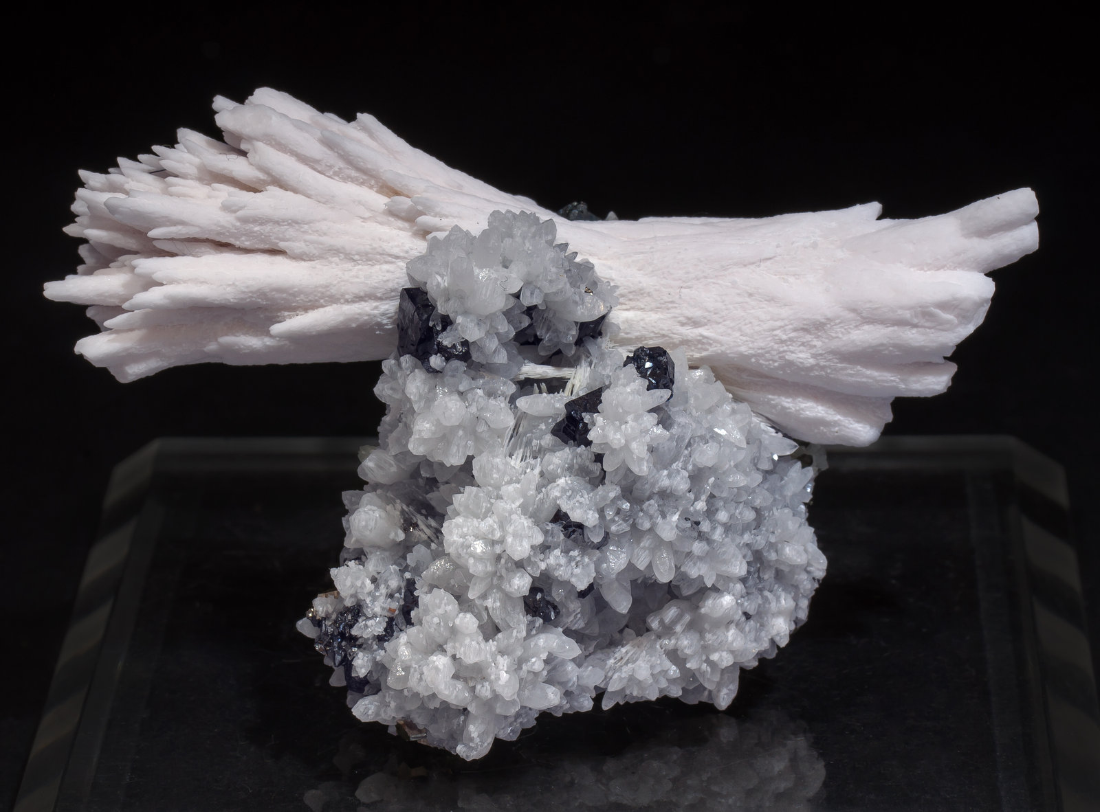 specimens/s_imagesAM2/Calcite-ER86AM2f.jpg