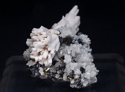 Calcite with Quartz, Sphalerite and Pyrite. Side