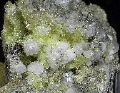 Fluorapophyllite-(K) with Harmotome and Calcite. 