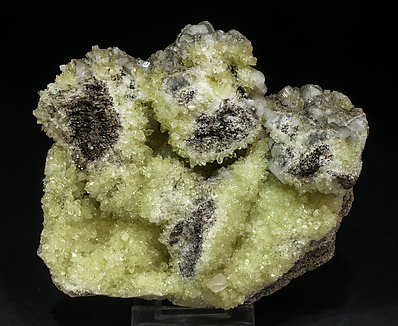 Fluorapophyllite-(K) with Harmotome and Calcite. 