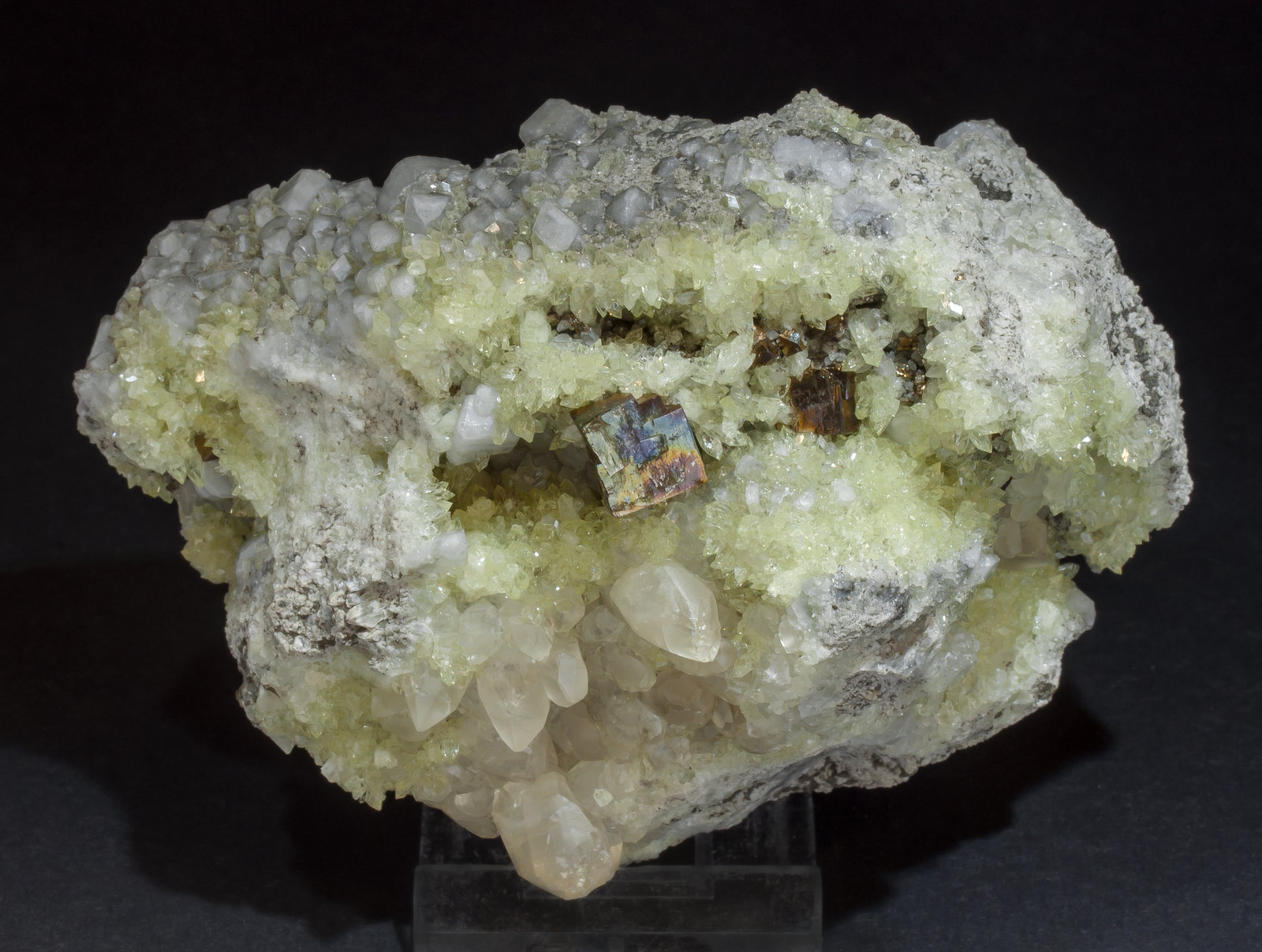 specimens/s_imagesAM2/Fluorapophyllite-K-HF99AM2t.jpg