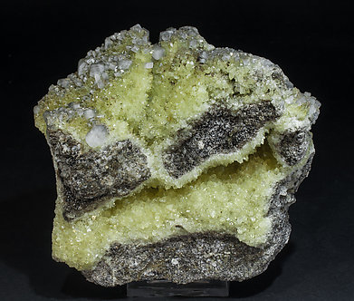 Fluorapophyllite-(K) with Harmotome. 