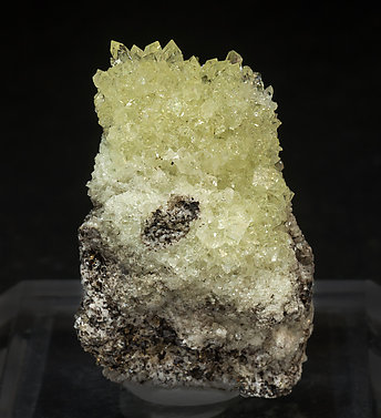 Fluorapophyllite-(K). Rear