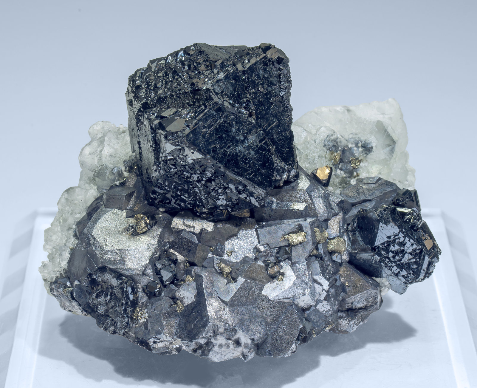 specimens/s_imagesAM2/Sphalerite-EA47AM2f.jpg