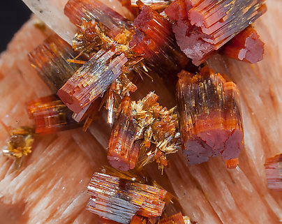 Vanadinite with Baryte. 