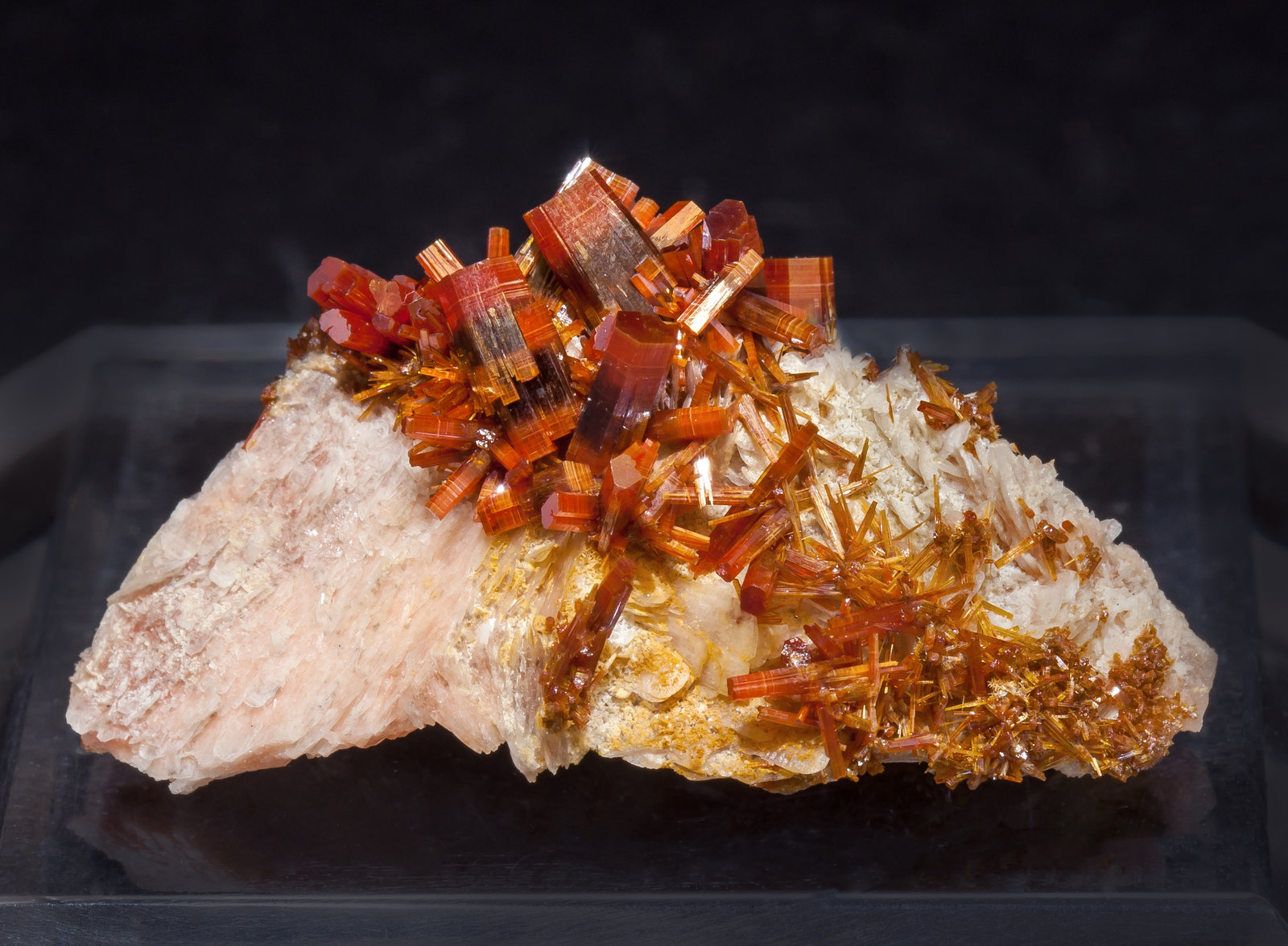 specimens/s_imagesAM2/Vanadinite-EM13AM2f.jpg