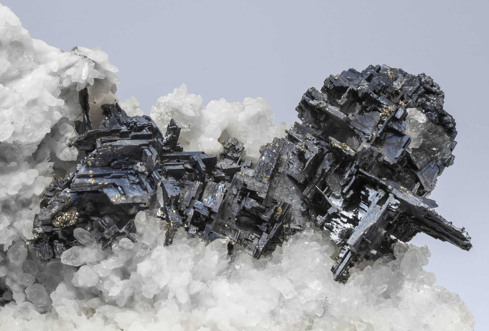 specimens/s_imagesAM3/Galena-EA87AM3d2.jpg