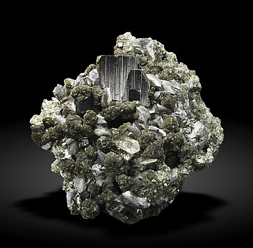 Ferberite with Arsenopyrite, Quartz and Muscovite. Front / Photo: Joaquim Calln