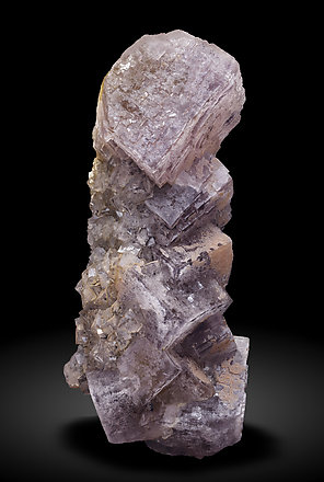 Fluorite with Pyromorphite. Side / Photo: Joaquim Calln