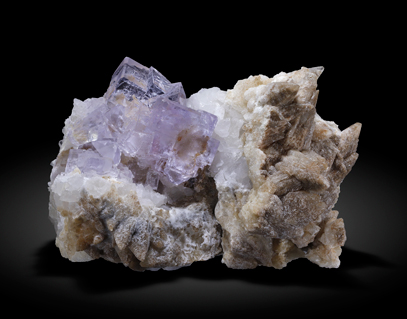 Fluorite with Calcite and Quartz. Front / Photo: Joaquim Calln