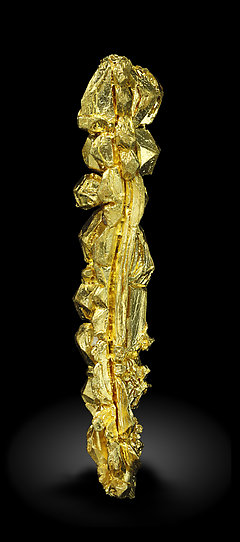 Gold (spinel twin). Rear / Photo: Joaquim Calln