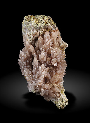 Quartz (variety rose quartz). Side / Photo: Joaquim Calln