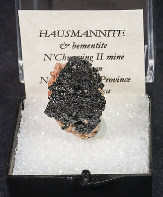 Hausmannite with Bementite. 