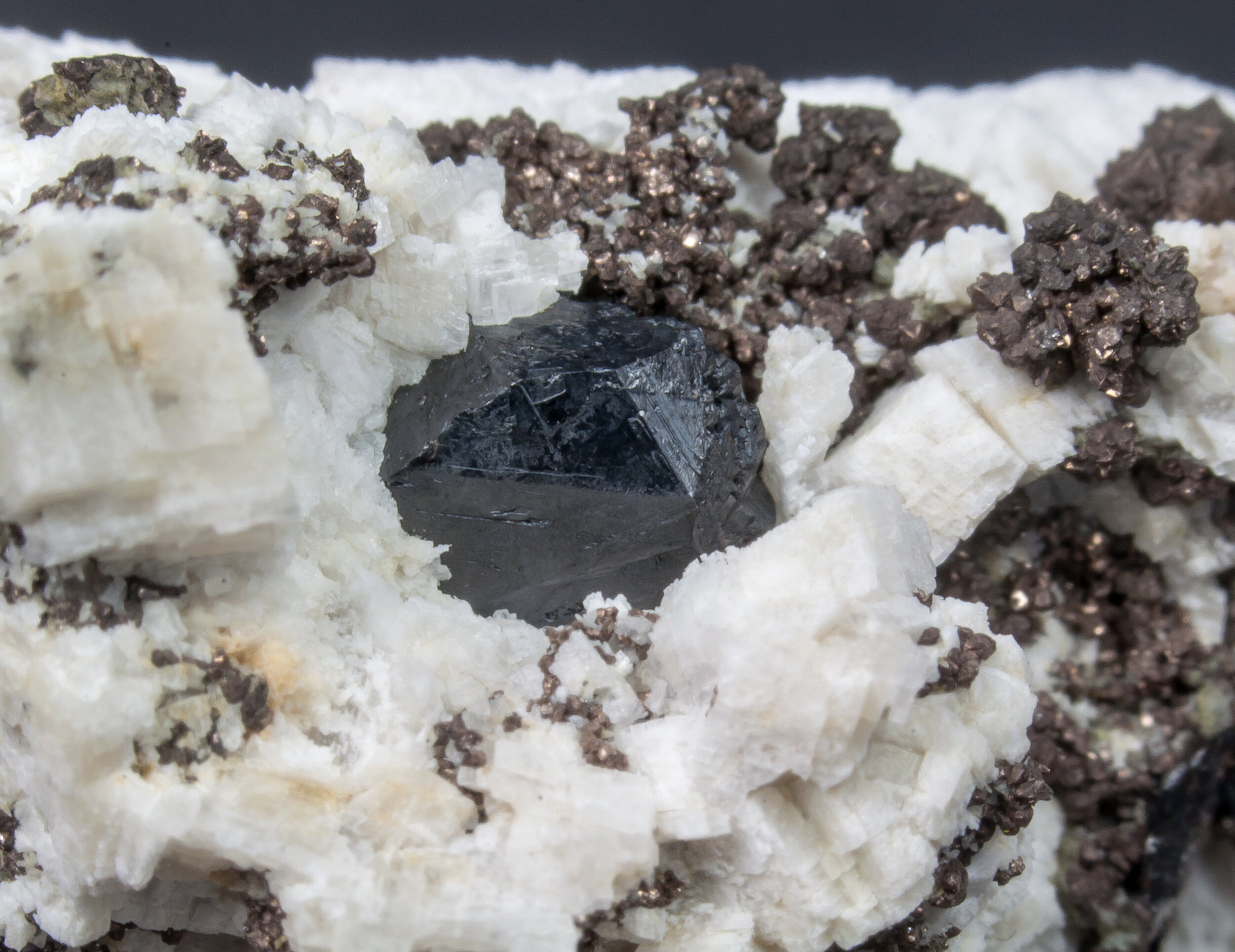 specimens/s_imagesAM7/Nickeline-MH96AM7d2.jpg