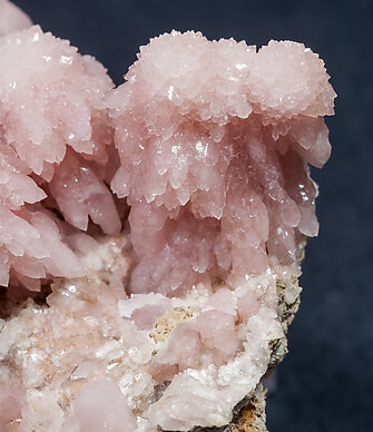 Quartz (variety rose quartz). 