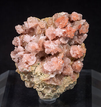 Quartz (variety rose quartz). 