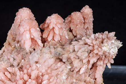 Quartz (variety rose quartz). 