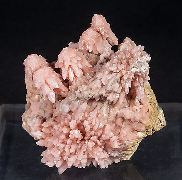 Quartz (variety rose quartz). 