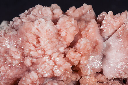 Quartz (variety rose quartz). 