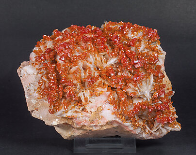 Vanadinite with Baryte. 