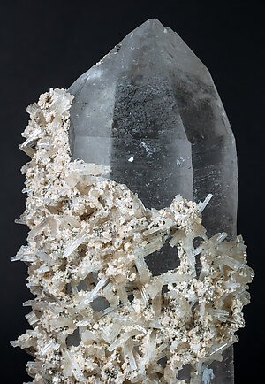 Fluorapatite with Quartz and Siderite. 