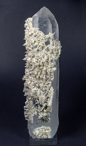 Fluorapatite with Quartz and Siderite. Front