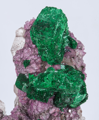 Malachite after Azurite on Calcite (variety cobaltoan) and Calcite. 