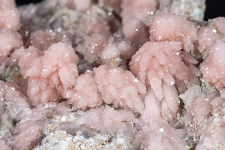 Quartz (variety rose quartz). 