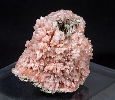 Quartz (variety rose quartz). Side