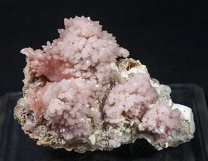 Quartz (variety rose quartz). 