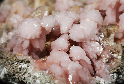 Quartz (variety rose quartz). 