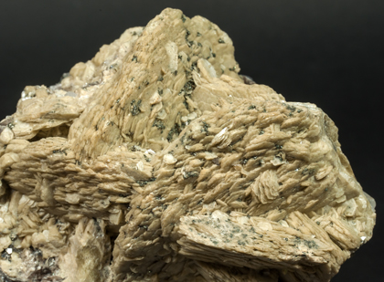 Siderite with Quartz, Fluorapatite and Dravite-Schorl. 