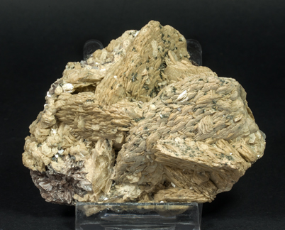 Siderite with Quartz, Fluorapatite and Dravite-Schorl. 